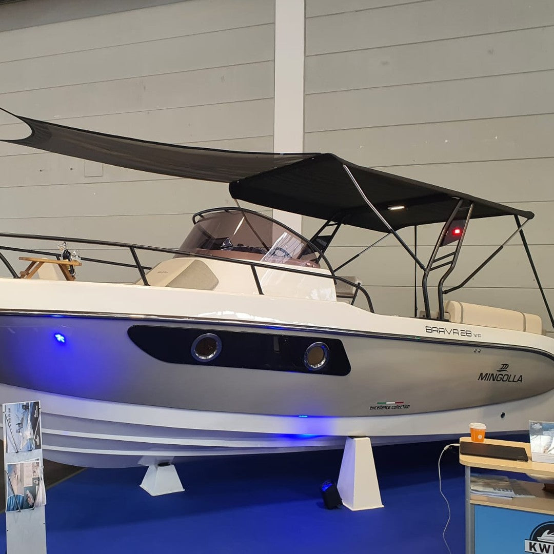 Mingolla Brava 28 WA Walkaround Seitenansicht mit Bimini
